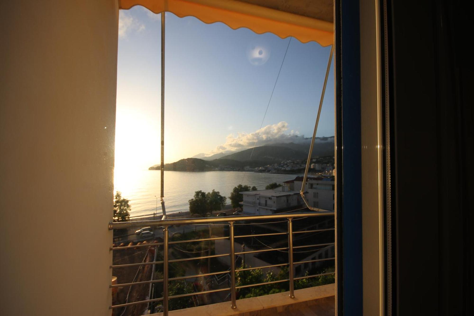 Rooms With View Himare Luaran gambar