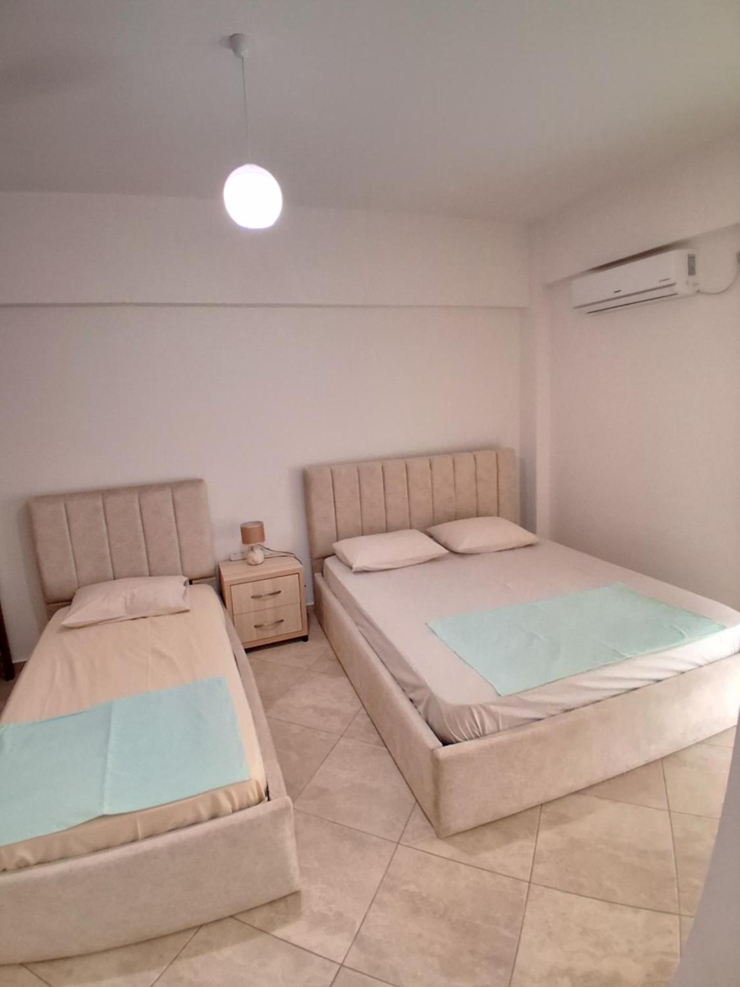 Rooms With View Himare Bilik gambar