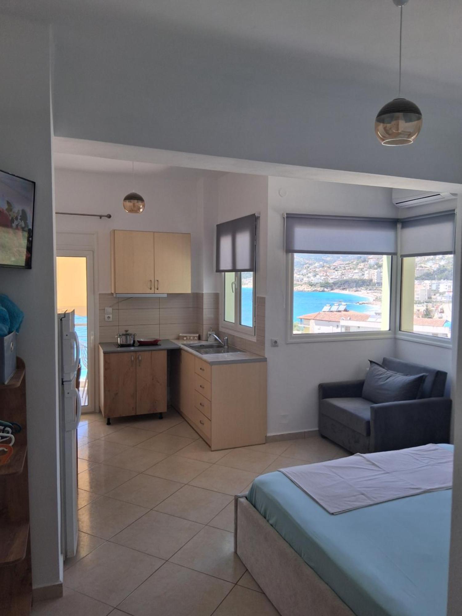 Rooms With View Himare Bilik gambar