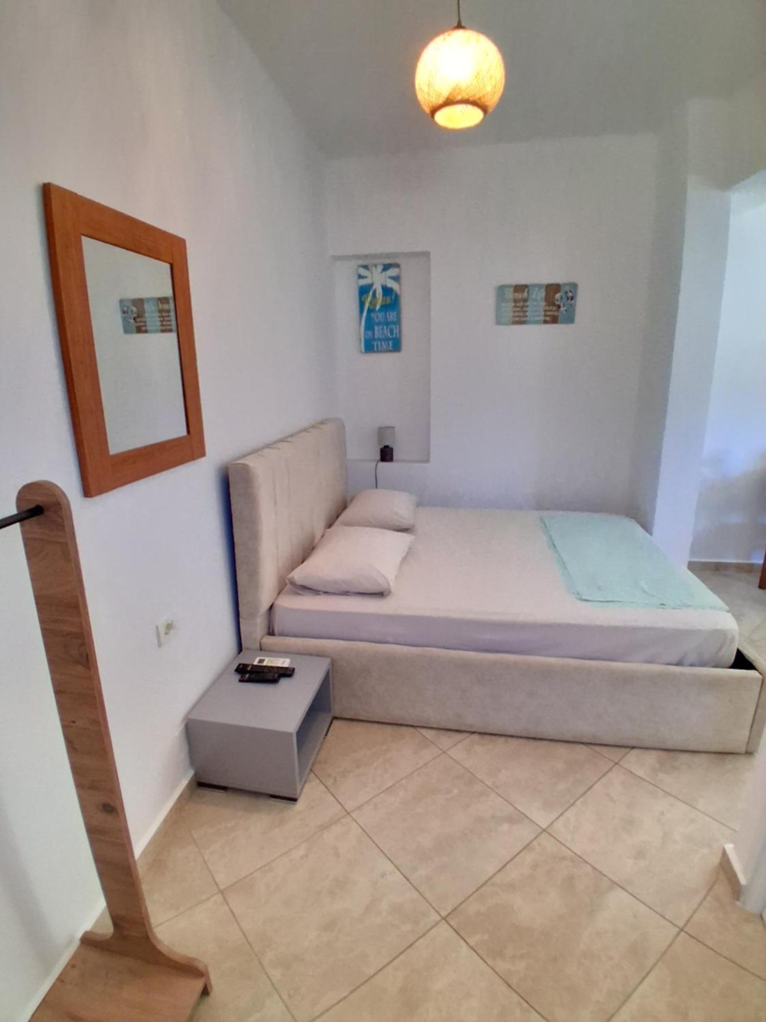 Rooms With View Himare Bilik gambar