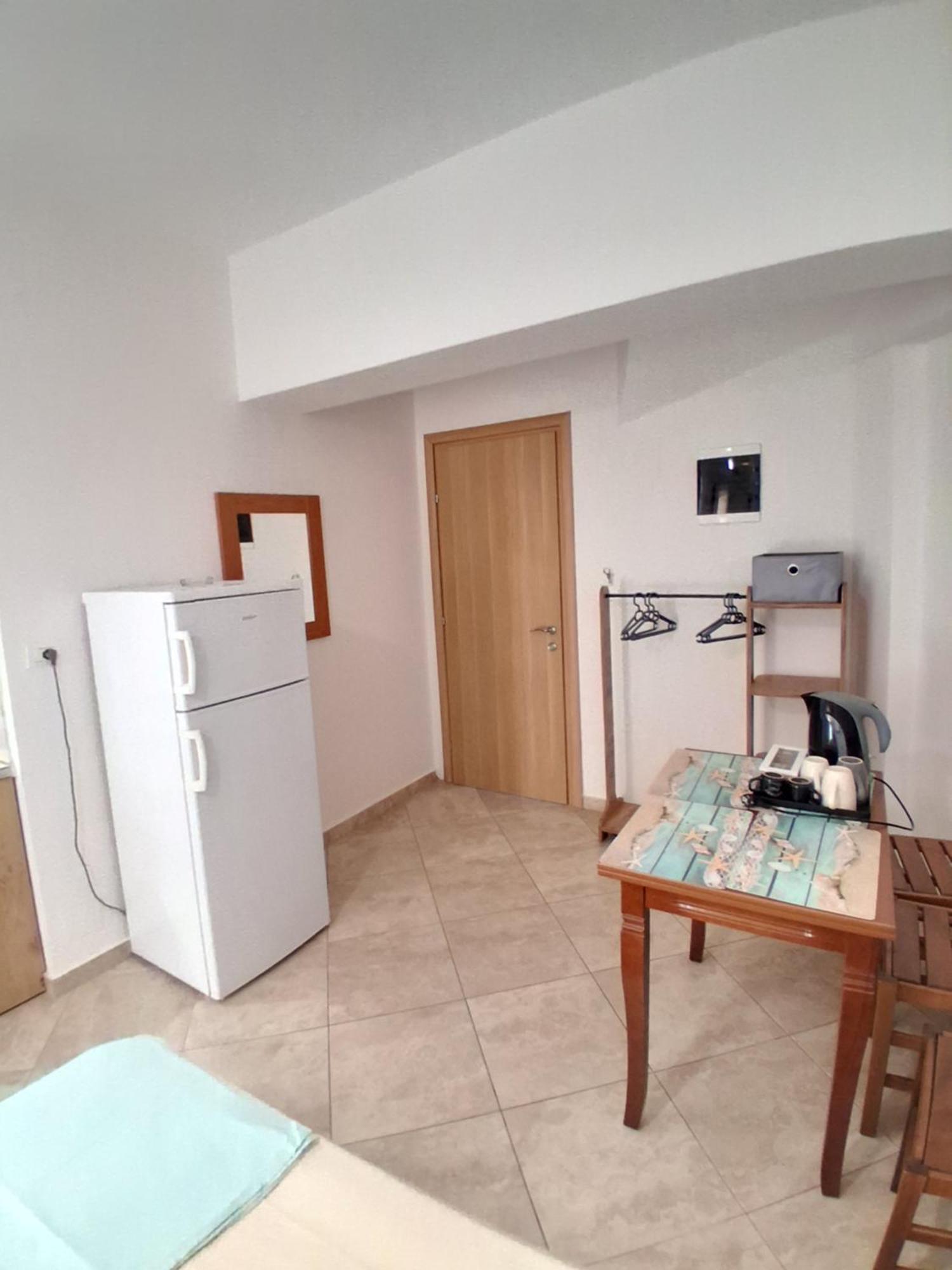 Rooms With View Himare Bilik gambar