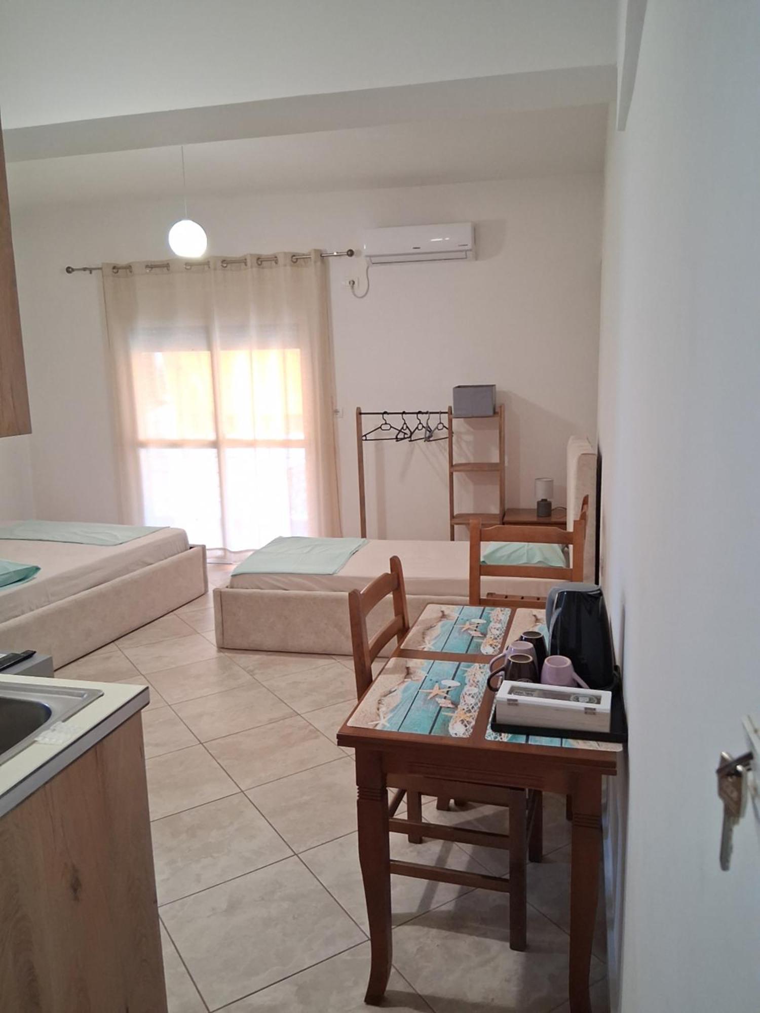 Rooms With View Himare Bilik gambar