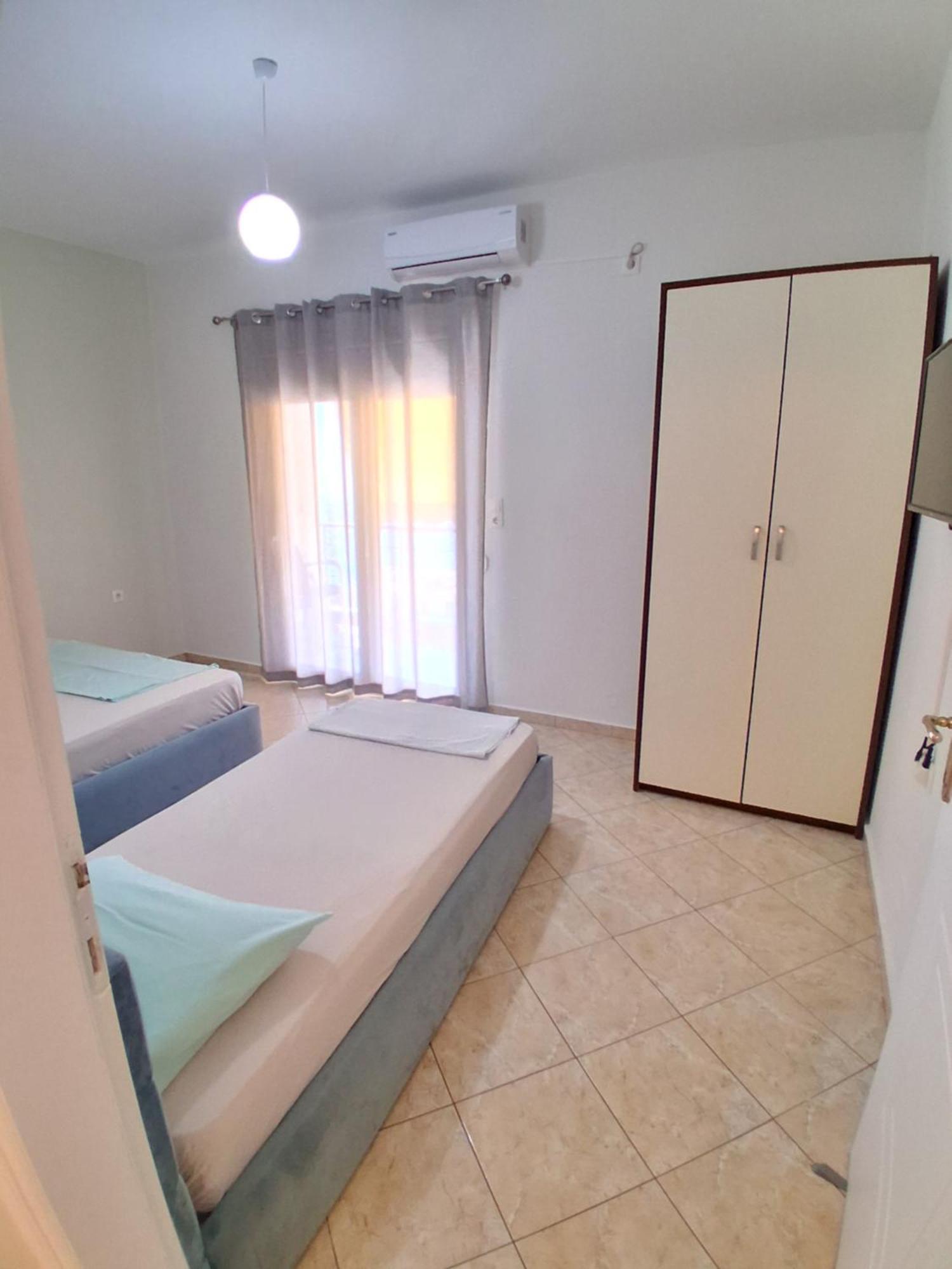 Rooms With View Himare Bilik gambar