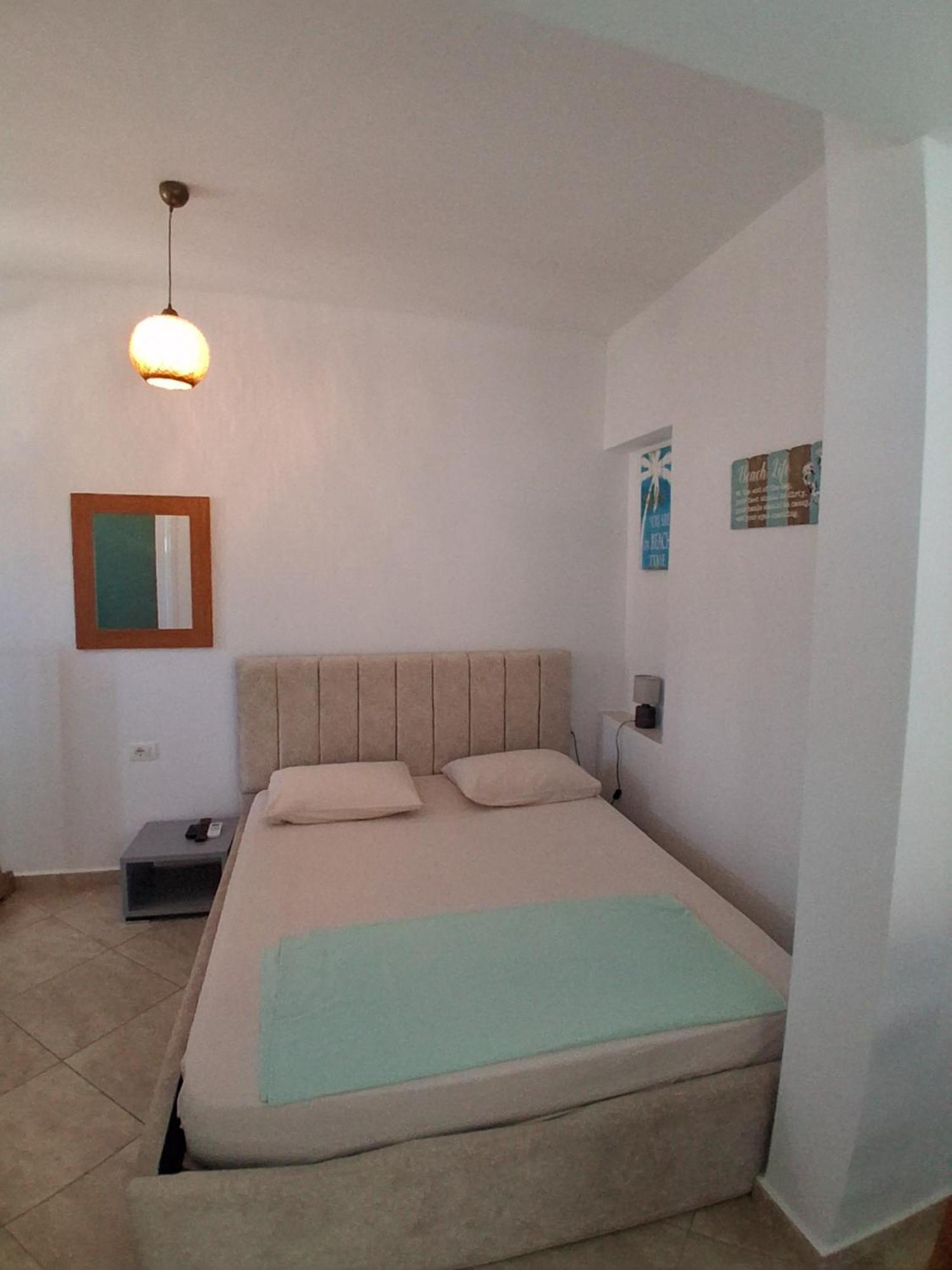 Rooms With View Himare Bilik gambar
