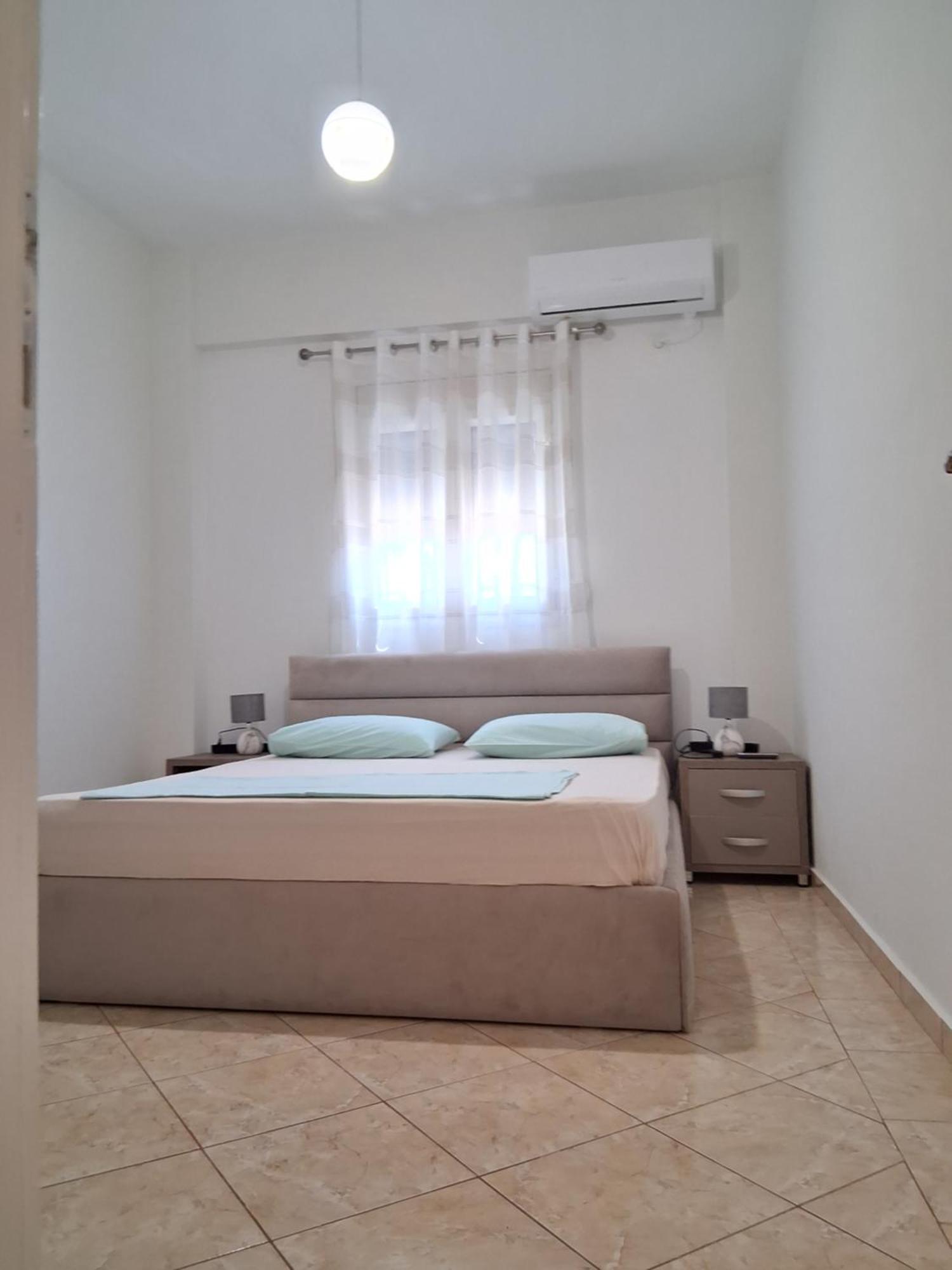 Rooms With View Himare Bilik gambar