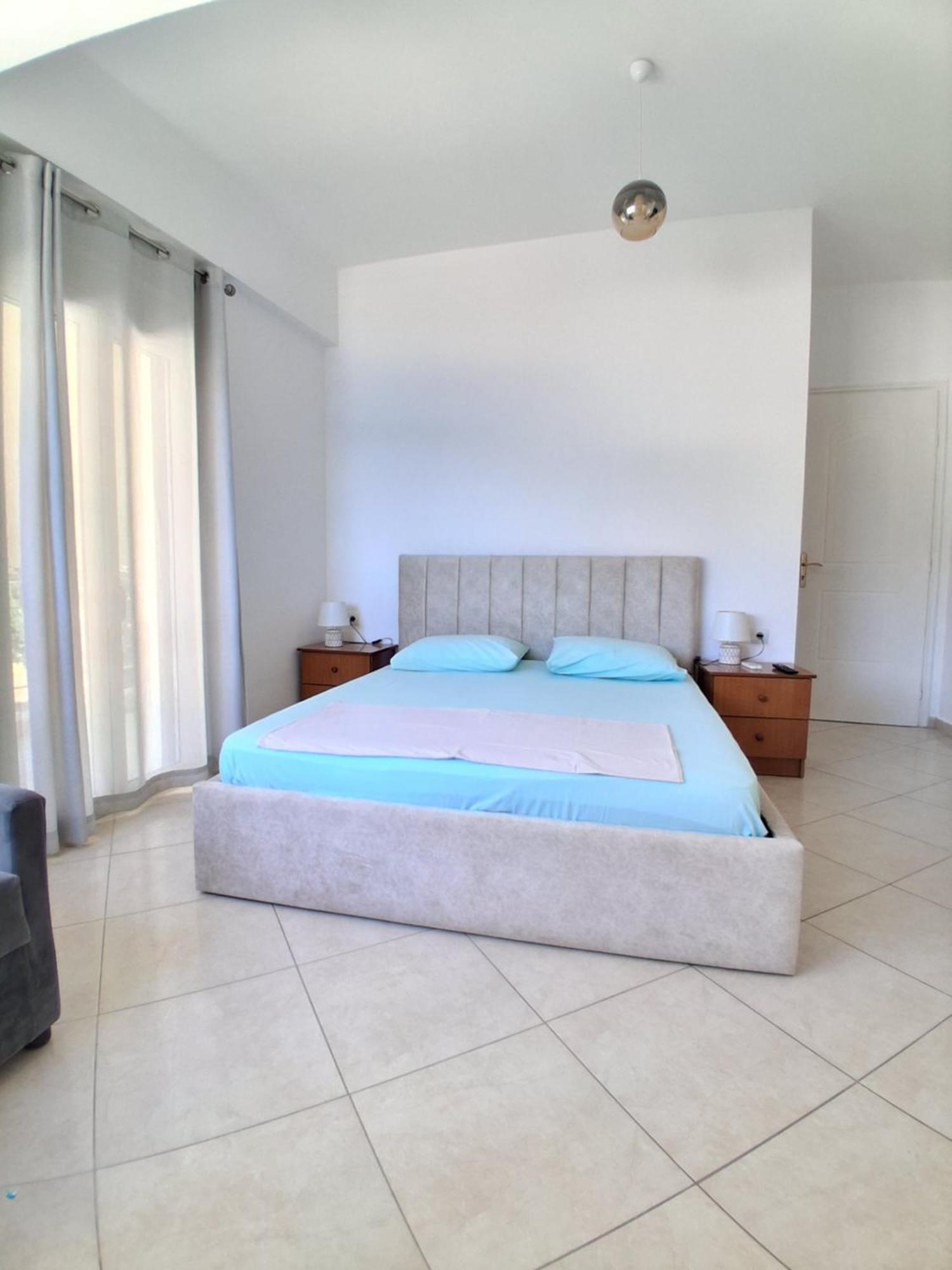 Rooms With View Himare Bilik gambar