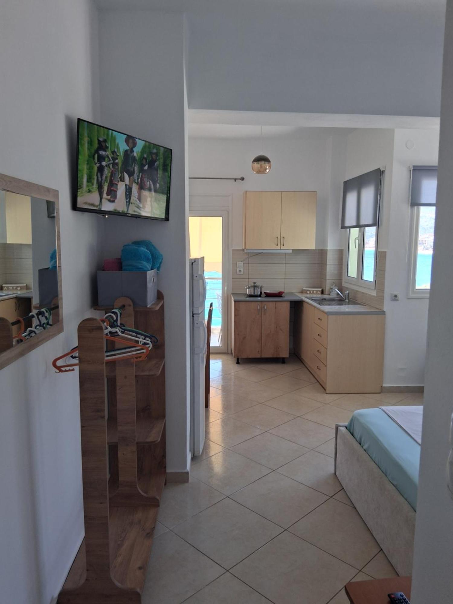 Rooms With View Himare Bilik gambar